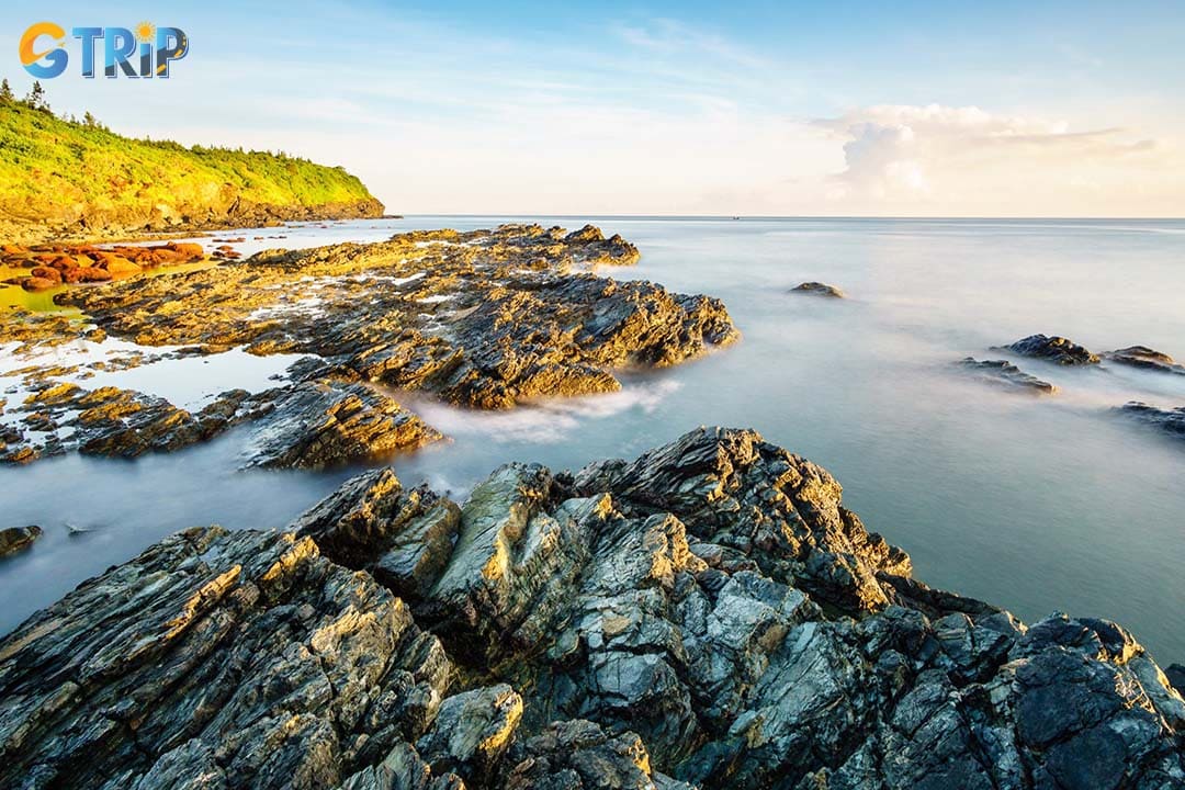 Bang Than - Vung An Hoa is famous for its striking black rock formations, peaceful beaches, and untouched island scenery